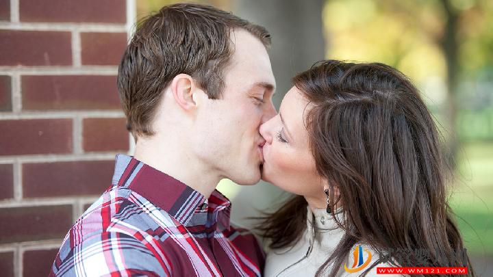 男人对性生活没兴趣怎么改善?教你5招重新燃起性生活激情-易网<a>健康养生</a>网 男人对性生活没兴趣怎么改善?教你5招重新燃起性生活激情(图2)